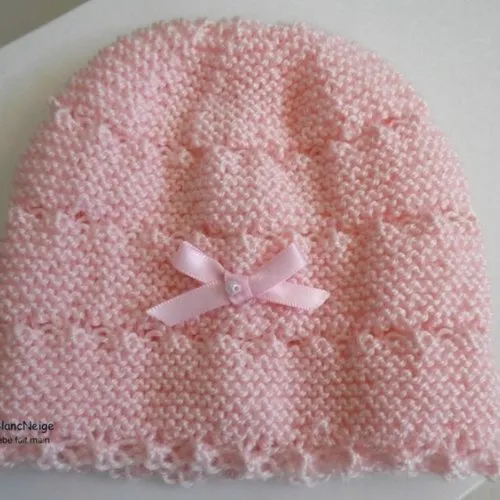 Bonnet bebe et chaussons, 6 mois, laine rose pâle calinou rayé astrakan tricote main, bb, tricot bebe, layette, modèle sur comma