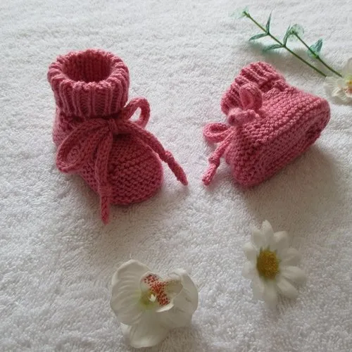 Bonnet et chaussons bébé 3 mois tricot couleur rose azalée