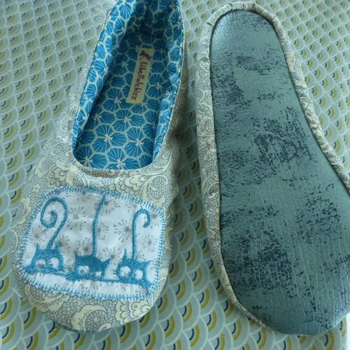 Chaussons femme "3 petits chats" ton bleu