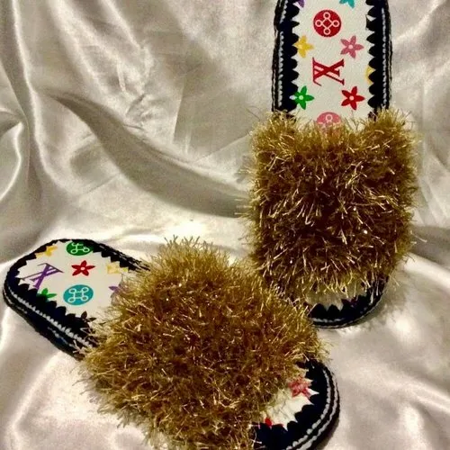 Chaussons -claquettes ,tongs  à semelles (anti-dérapant ), fantasia crochet et cuir synthétique,fait main,pour femme,homme