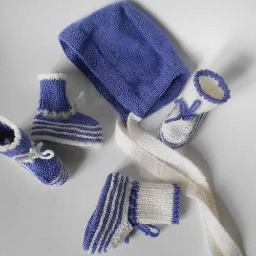 Ensemble bonnet  beguin et chaussons pour bébé