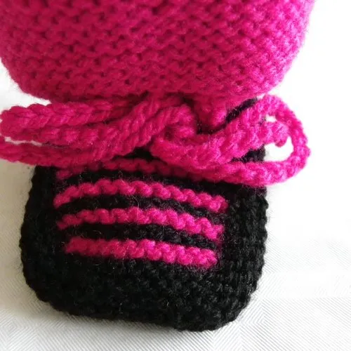 Ensemble naissance brassière , bonnet et chaussons rose et noir 3 mois pour bébé fille