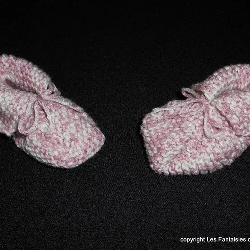 Ensemble naissance pour fille : brassière, bonnet et chaussons