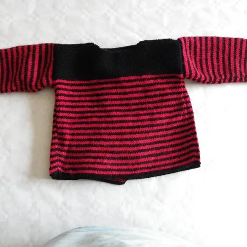 Ensemble naissance " brassière , bonnet et chaussons " rouge et noir 3 mois pour bébé garçon