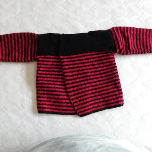 Ensemble naissance " brassière , bonnet et chaussons " rouge et noir 3 mois pour bébé garçon