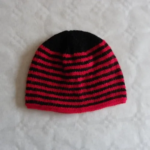 Ensemble naissance " brassière , bonnet et chaussons " rouge et noir 3 mois pour bébé garçon