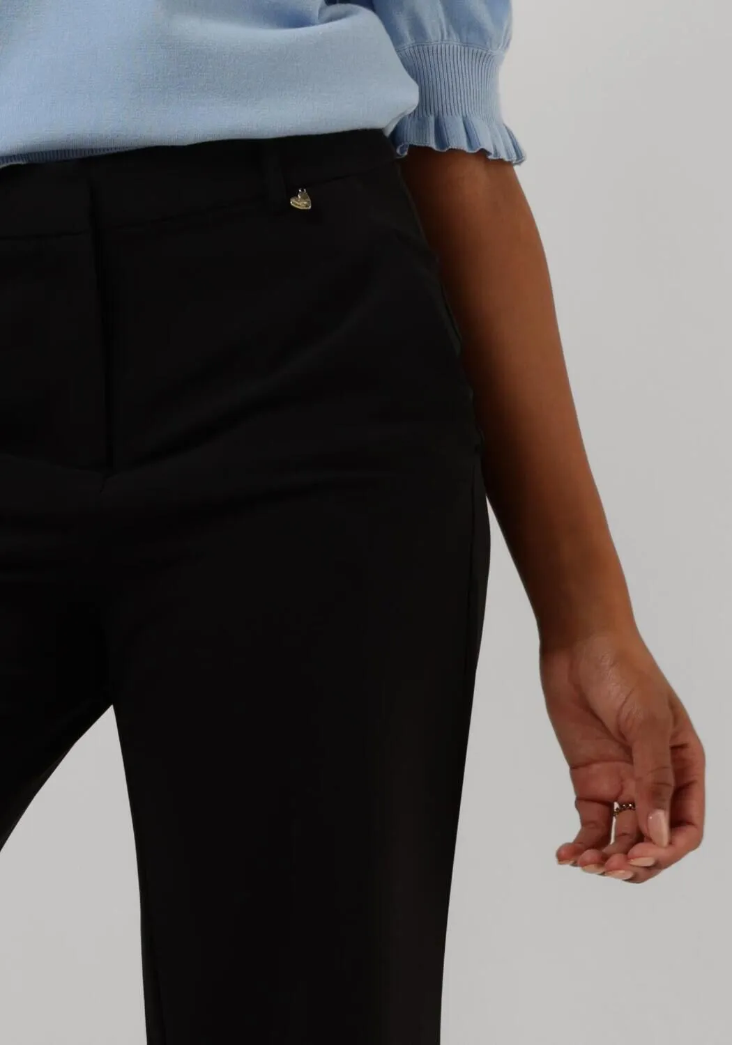 fabienne chapot pantalon évasé puck trousers en noir