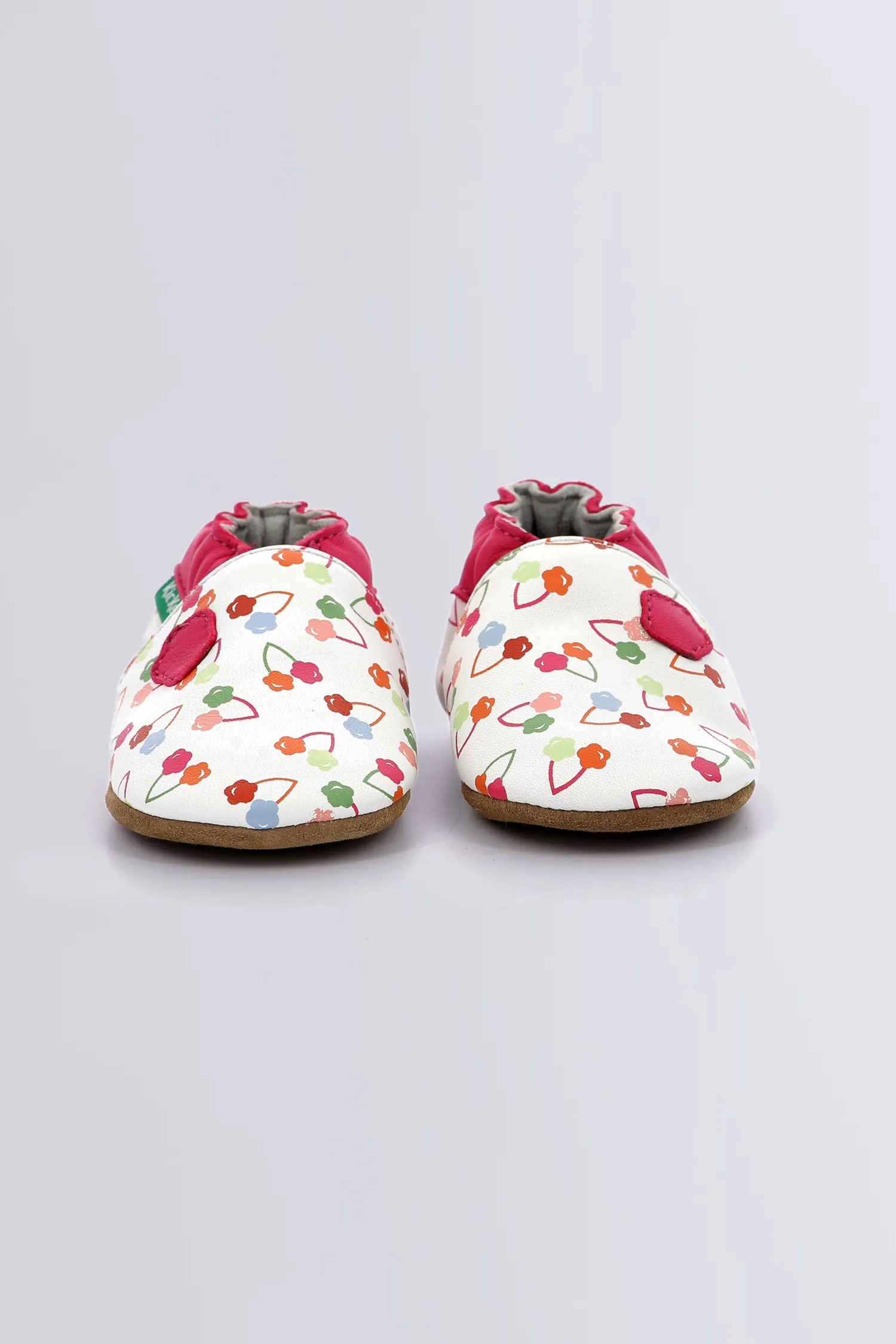 Kickbaby - Chaussons blancs pour bébé - Kickers © Site Officiel