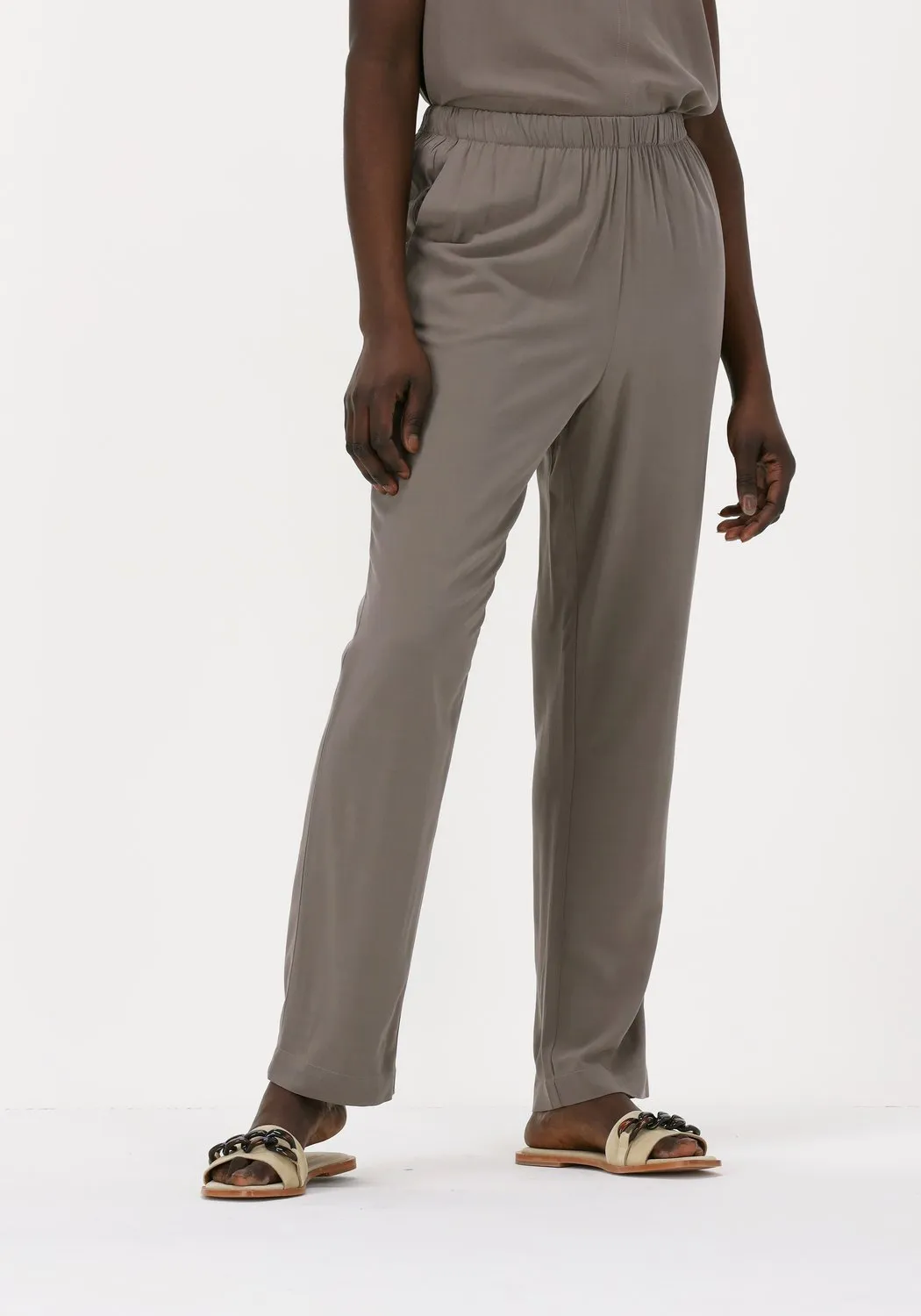 knit-ted pantalon yve en taupe