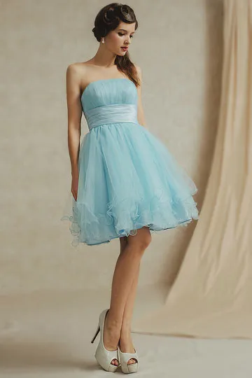 Mini robe mariage cortège bleu pastel effet vaporeux en tulle à brtelle fine