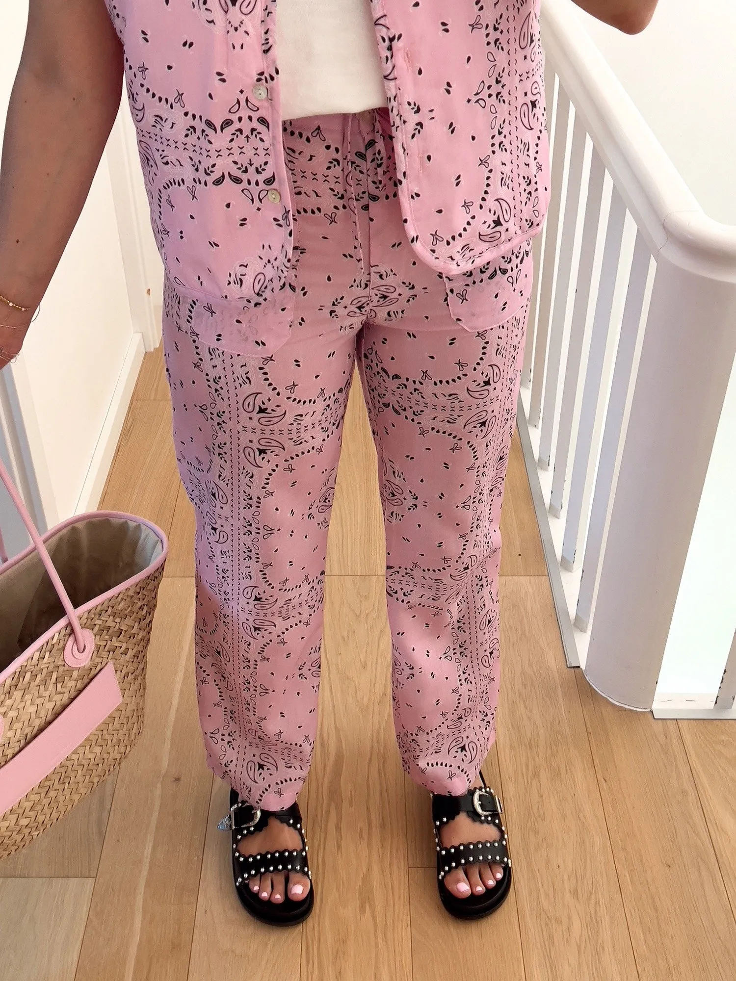 Pantalon MIU Evasé à motif bandana rose