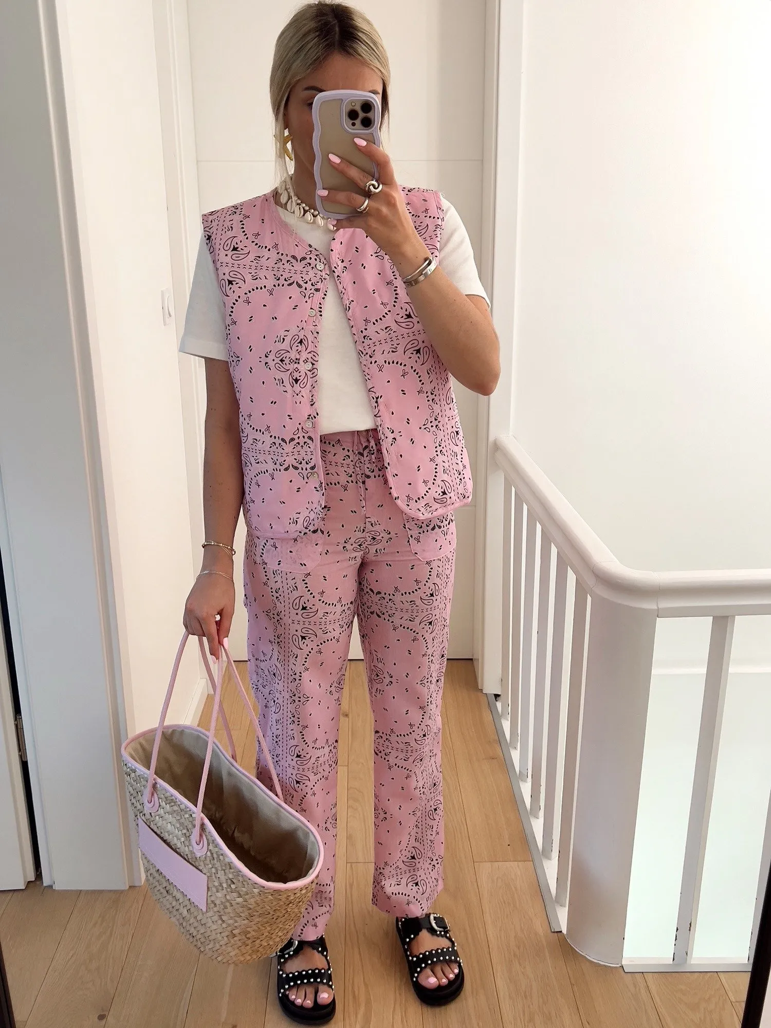 Pantalon MIU Evasé à motif bandana rose