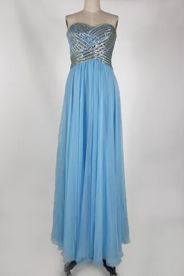 Robe bleu clair bustier coeur & couverte de sequins pour soirée mariage