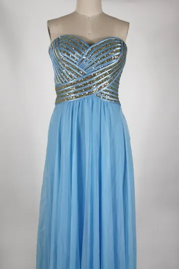 Robe bleu clair bustier coeur & couverte de sequins pour soirée mariage