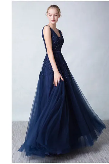 Robe bleu nuit longue féerique décolleté en V appliquée