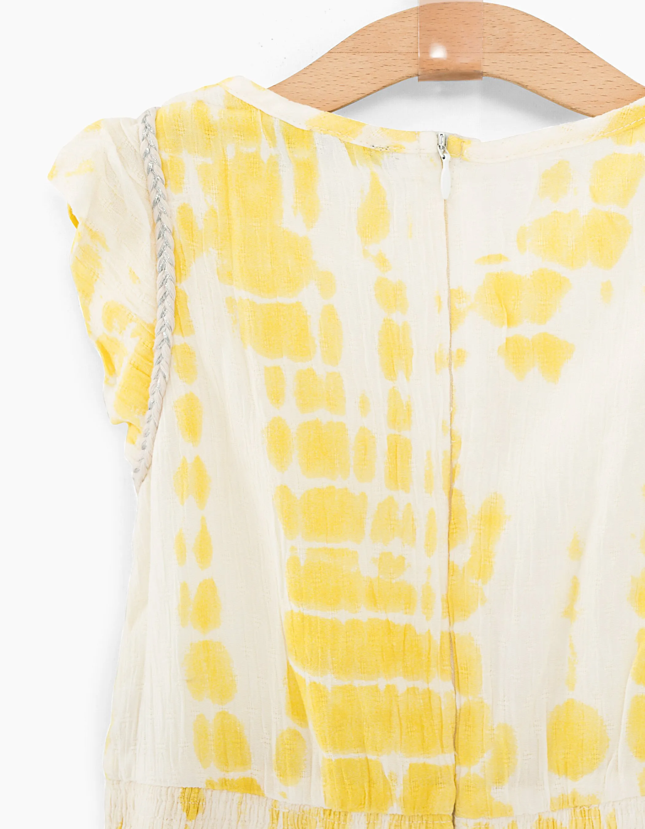 Robe jaune moyen tie and dye et tresses fille