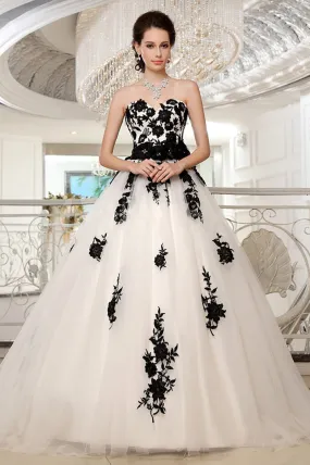 Robe princesse de fiançailles à bustier coeur noire & blanche appliquée de fleurs