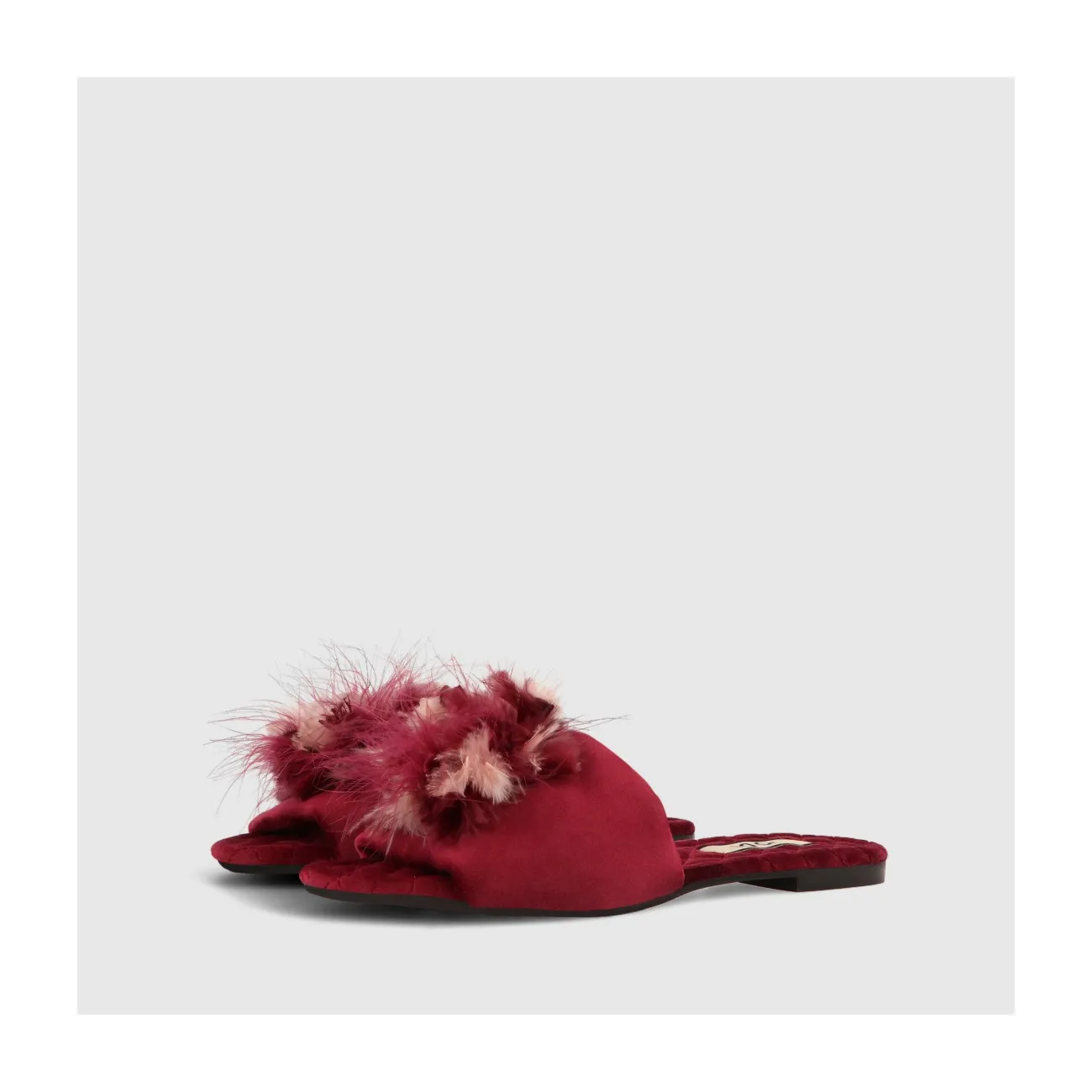 Sandale Anuska en velours de couleur bordeaux ornée de plumes | LODI Chaussures de femme en ligne.