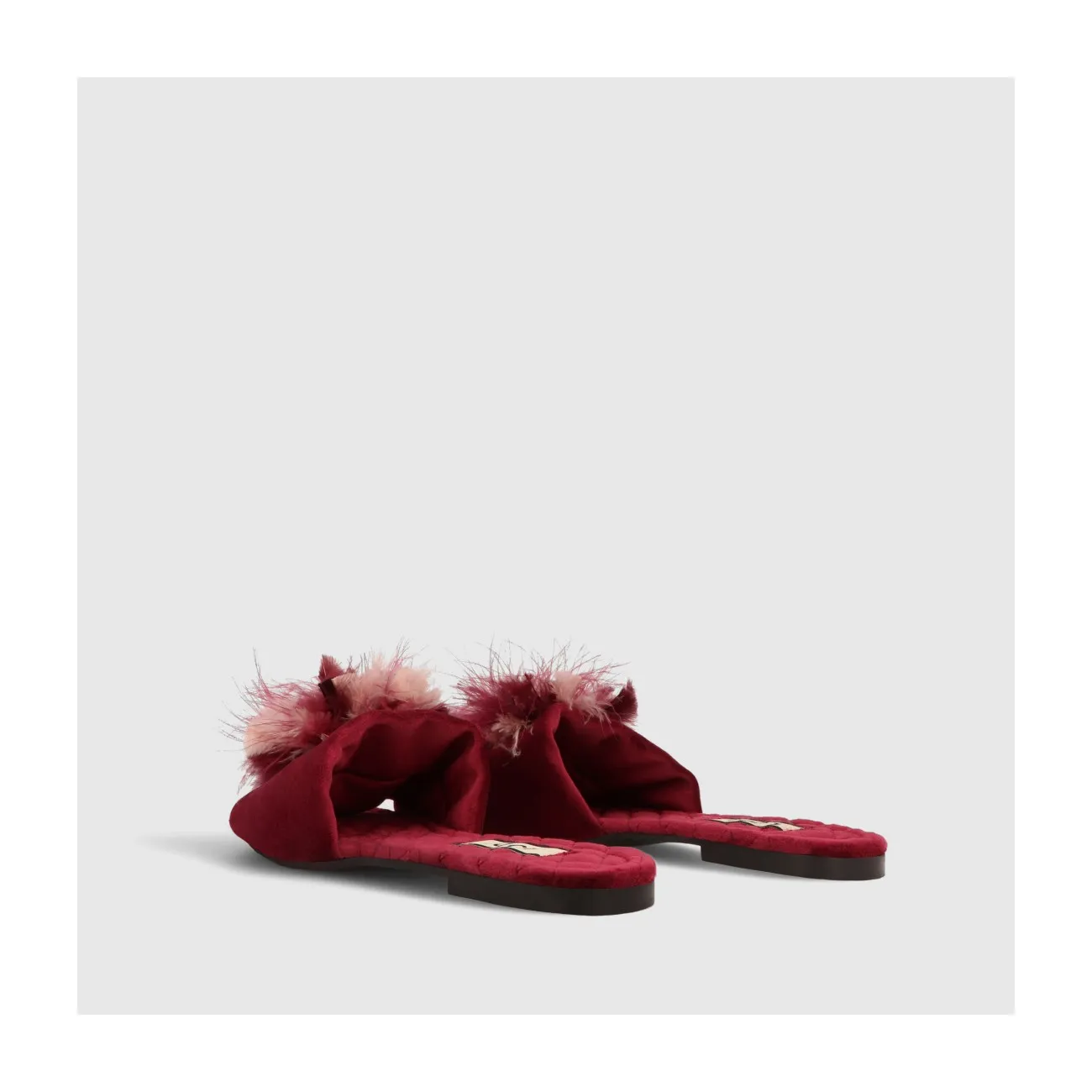 Sandale Anuska en velours de couleur bordeaux ornée de plumes | LODI Chaussures de femme en ligne.