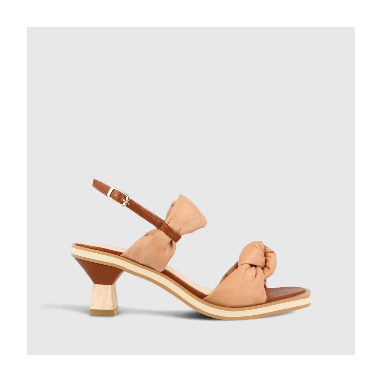 Sandale Juez en cuir beige avec détail de nœud sur l´empeigne et nœud latéral | LODI Chaussures pour femme en ligne