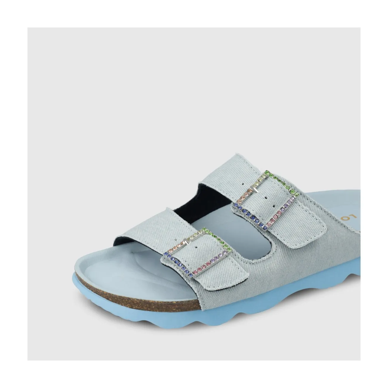 Sandale plate pour femme en tissu effet denim avec boucle strass. I LODI Chaussures pour femme online.