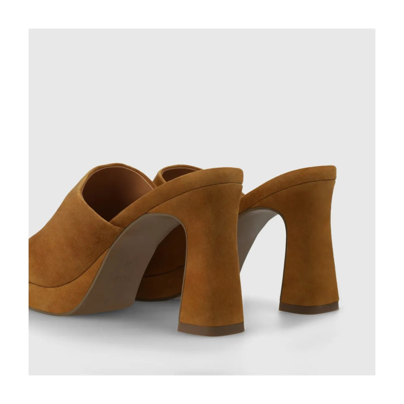 Sandale plateforme femme en daim couleur cuir.I LODI Chaussures pour femme online.