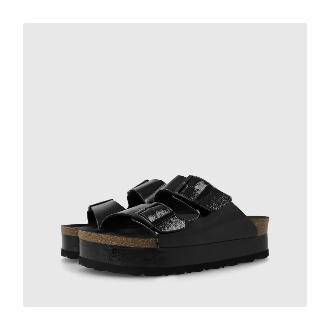 Sandale plateforme pour femme en tissu effet cuir verni noir. I LODI Chaussures pour femme online.