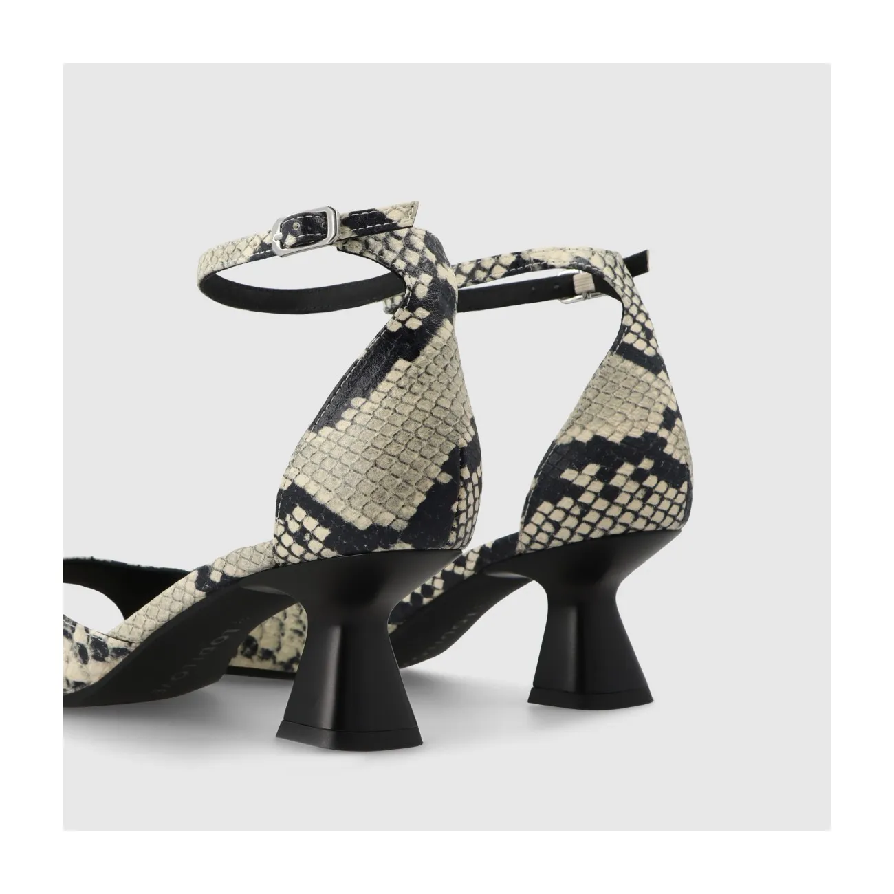 Sandale pour femme en cuir animal print blanc et noir. I LODI Chaussures pour femme online.