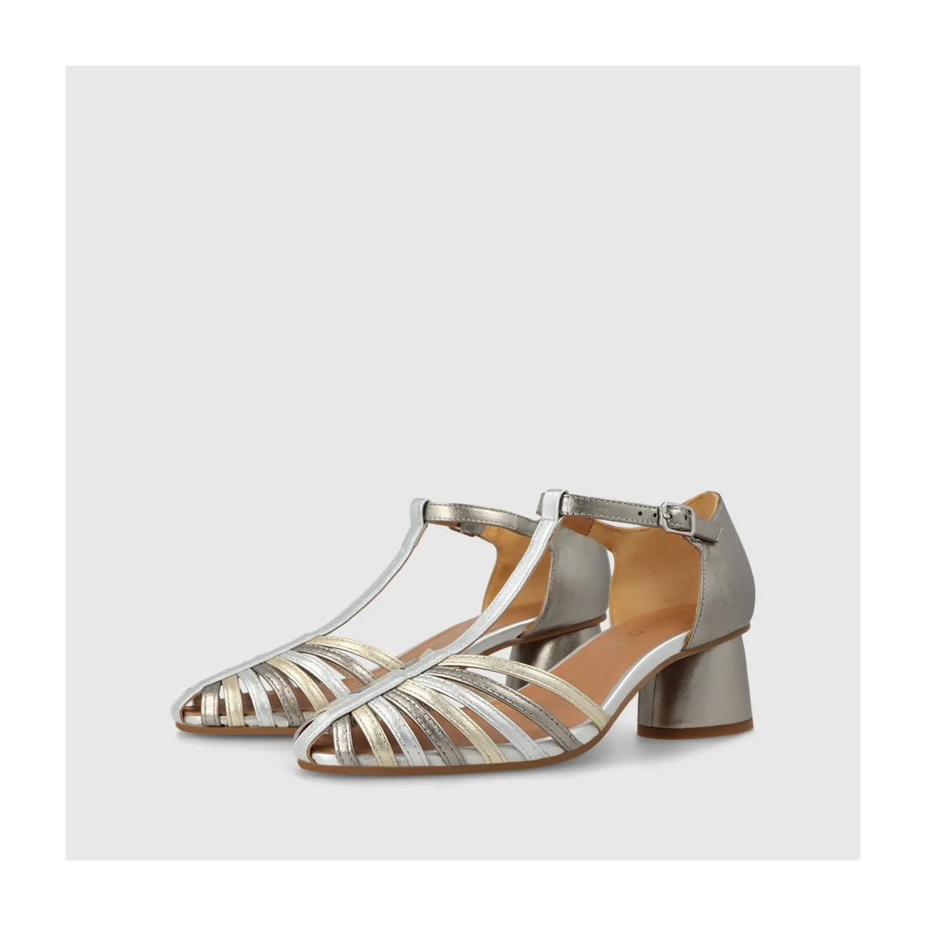 Sandale pour femme en cuir métallisé argenté et tons métalliques. I LODI Chaussures pour femme online.