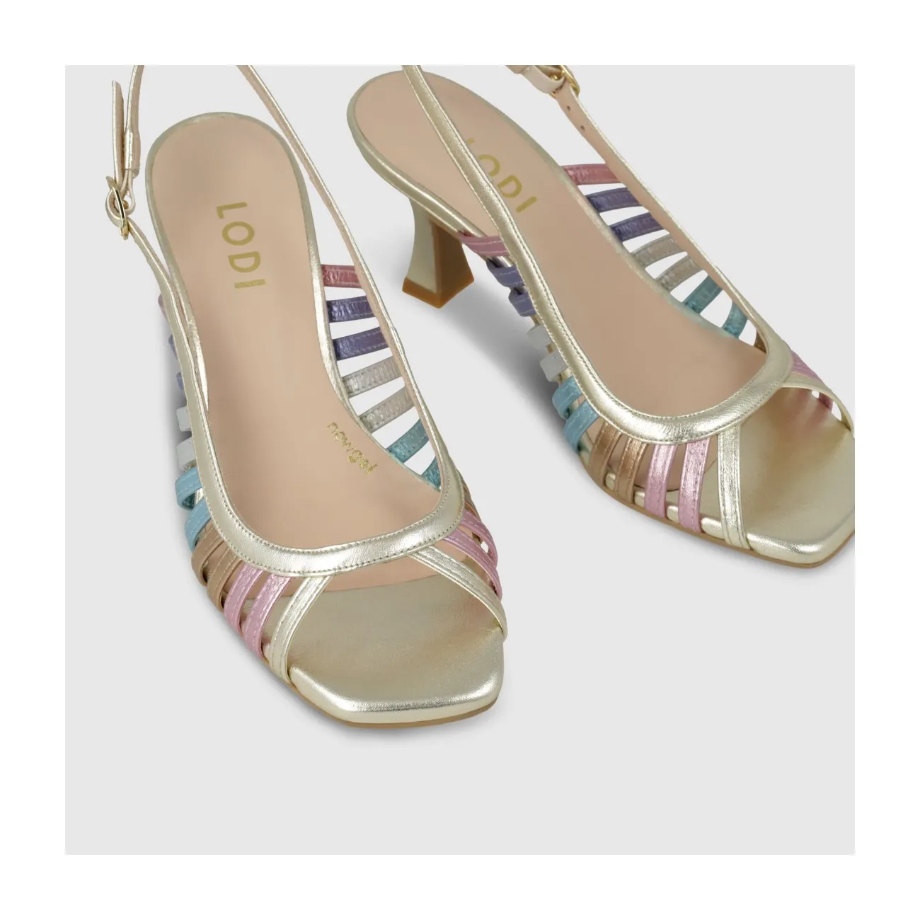 Sandale pour femme en cuir métallisé doré combiné à des brides multicolores.I LODI Chaussures pour femme online.