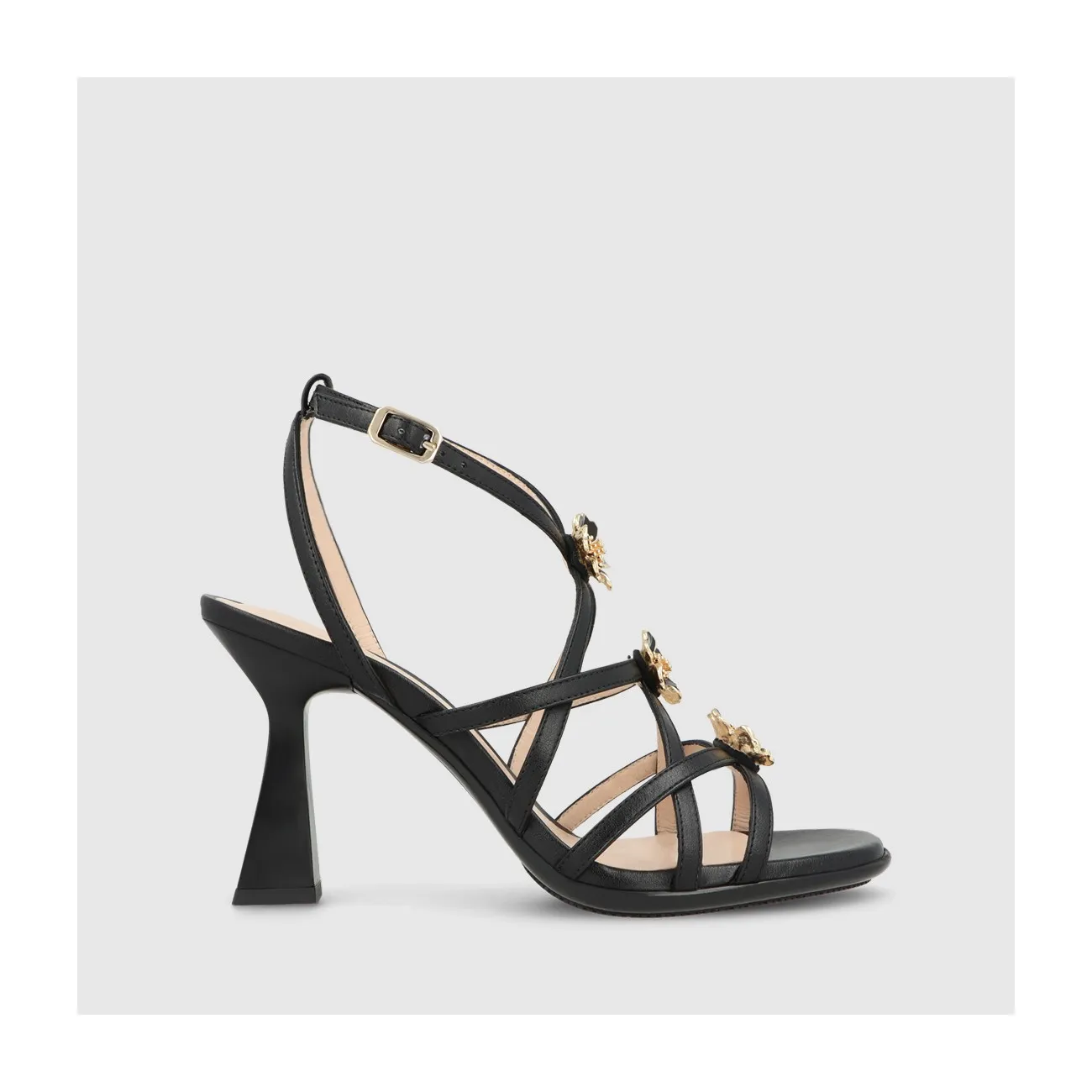 Sandale pour femme en cuir noir avec brides et ornement floral. I LODI Chaussures pour femme online.