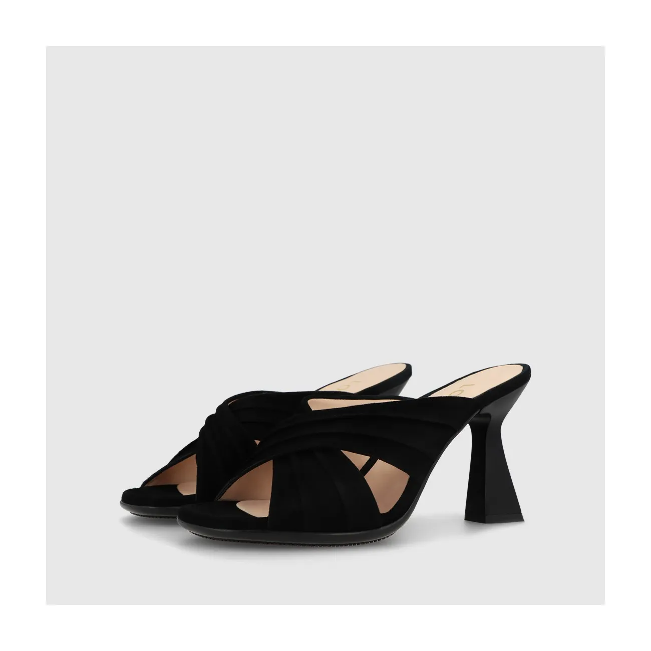 Sandale pour femme en daim noir avec talon géométrique. I LODI Chaussures pour femme online.