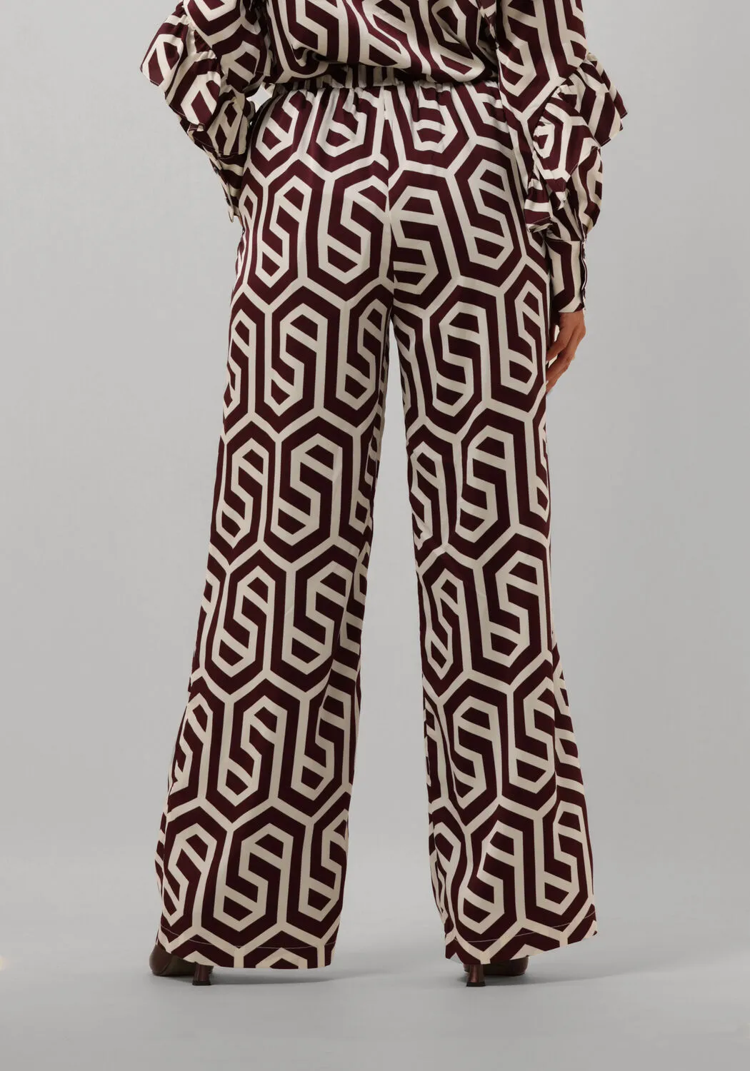 studio amaya pantalon large ryanna bordeaux