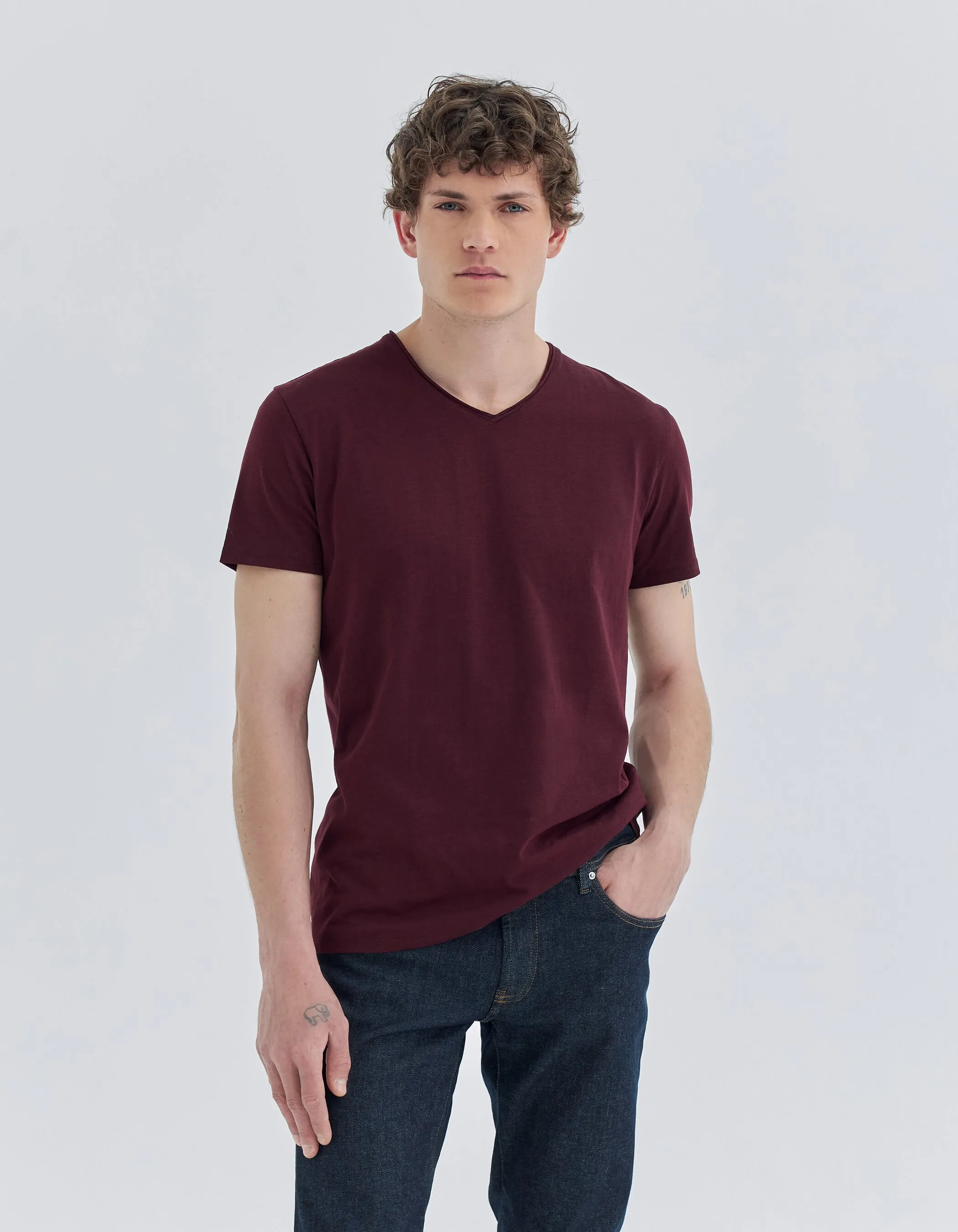 T-shirt L'Essentiel burgundy encolure V Homme